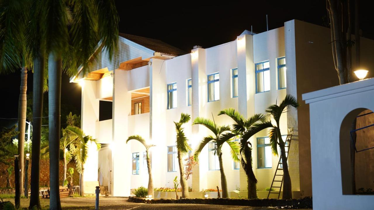 Super White Hotel T'ai-tung Exterior foto